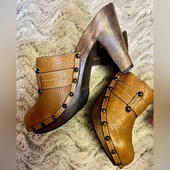 Y2K Vintage Style Banana Republic Women's Leather Wooden Clogs Boho Chic 
Size10 - Picture 3 of 9
